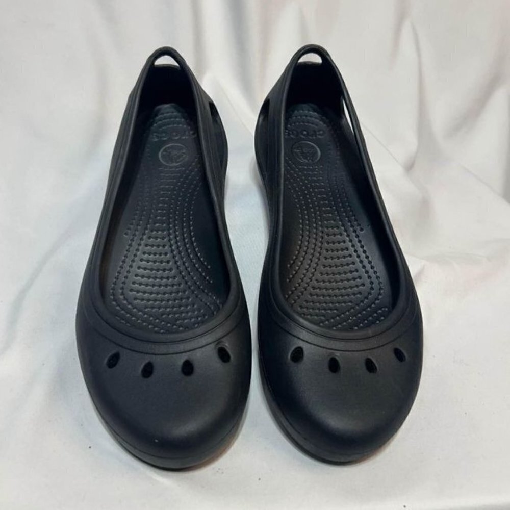 CROCS woman’s flats. Black. Size 10. New condition.